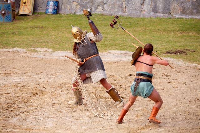 A Retiarius battles a Secutor wearing a special netcatcher arm-thingy! Source